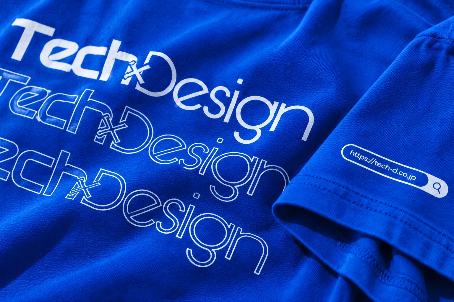 袖に会社WEBサイトのURL「https://tech-d.co.jp」を配置したTechDesignオリジナルTシャツ